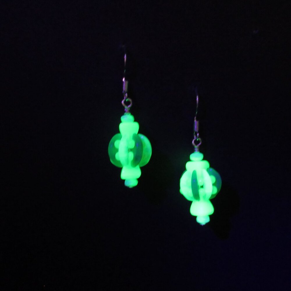 Uranium glass beaded bead earrings - Picture 11 of 13